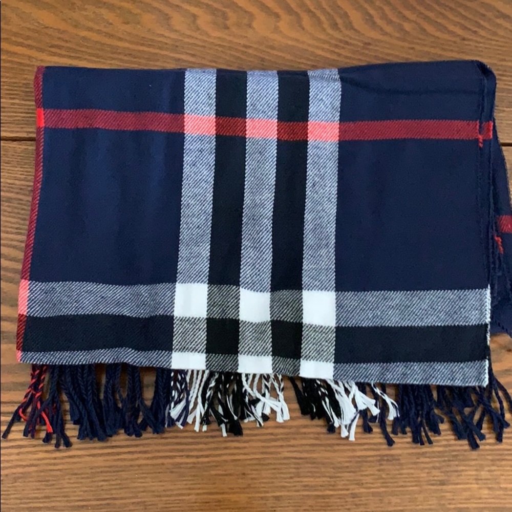 Beautiful scarf - Picture 3 of 3